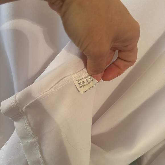 NWOT v neck 3/4 sleeve flutter sleeve white cocktail dress - Picture 3 of 5